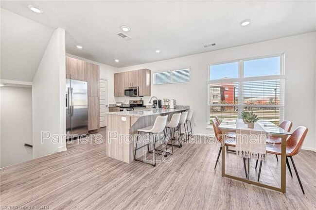 Photo - 1768 S Razorback Rd