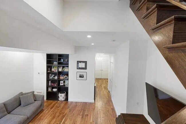 88 Greenwich St Unit 11-34