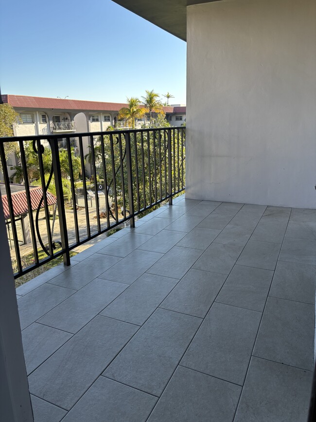 balcony view - 8101 SW 72nd Ave Unidad 416W Rental