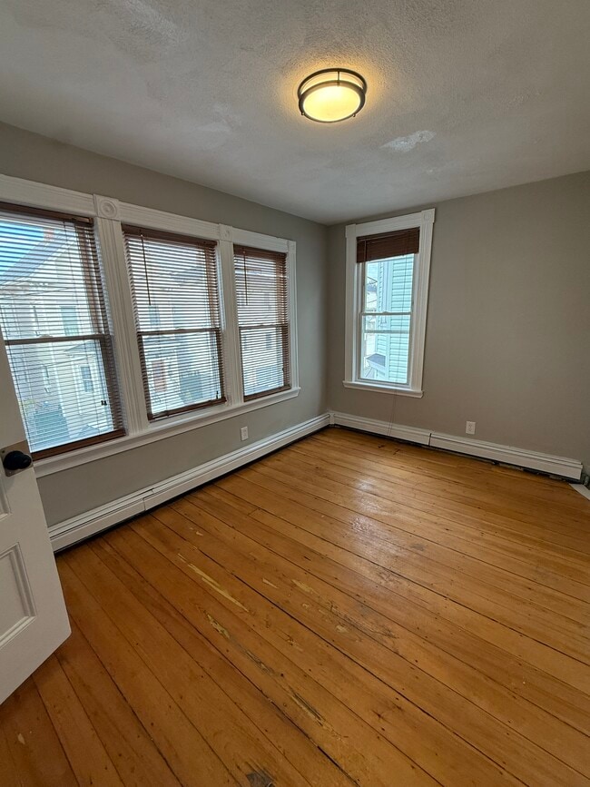 Building Photo - 5 Falcon St Unit 2