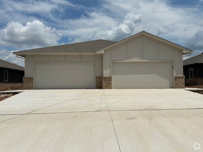 Building Photo - C - Oak Hollow Duplex Unit C - 10908 Oak Hollow Drive Rental