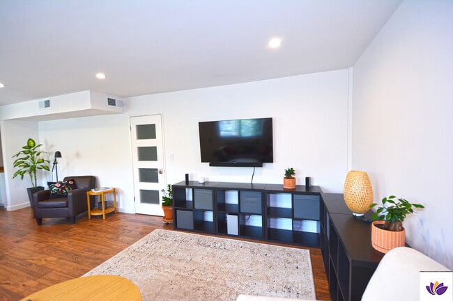 Photo - 10854 Morrison St Unidad #1