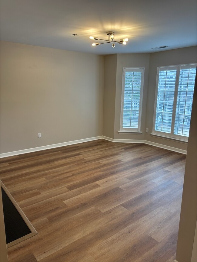 Building Photo - 623 Olmsted Park Pl Unit D