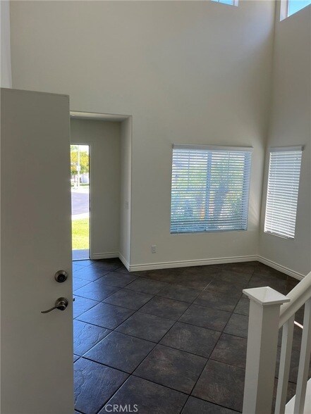 Photo - 762 St James Dr