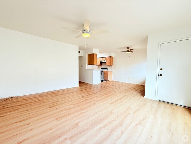 Building Photo - Stylish & Spacious 2-Bedroom Condo for Ren... Unit 317