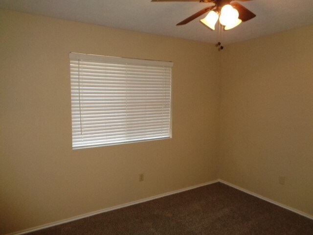 Photo - 709 Short Mill Run