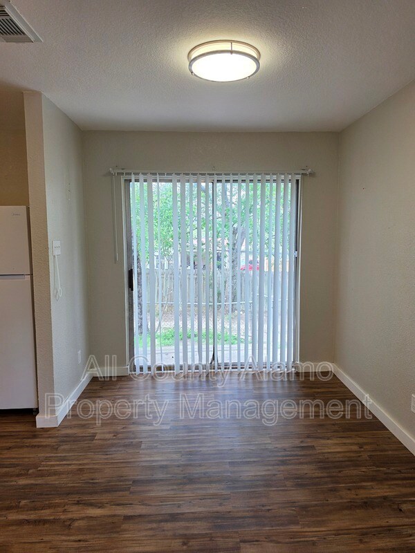Photo - 429 Zachry Dr