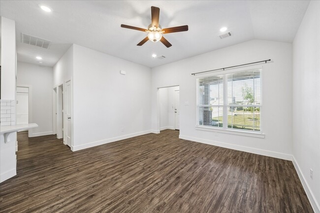 Photo - 260 Shoreview Dr