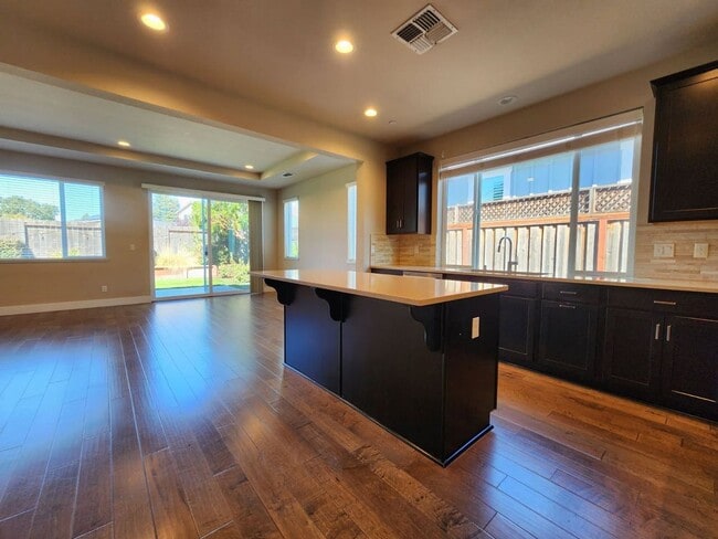 Photo - 3 Bedroom for Rent