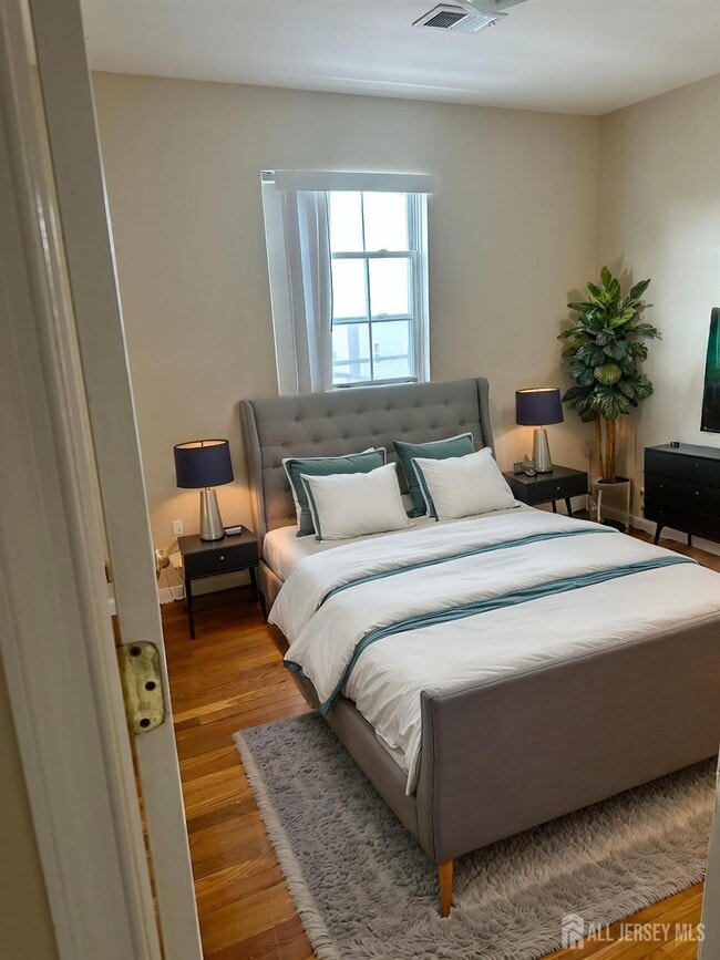 Photo - 663 S Park St