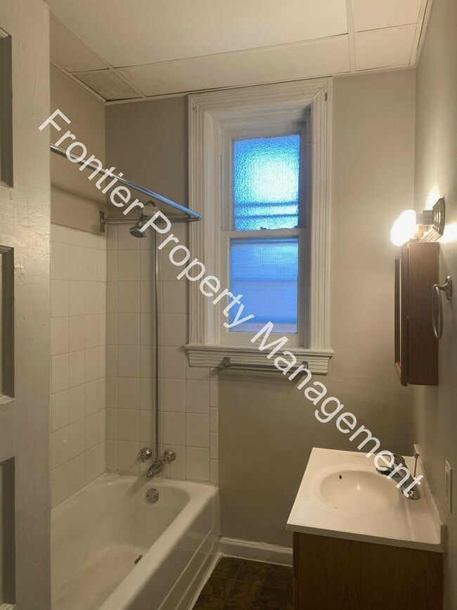 Building Photo - 2826 Nebraska Ave Unit 2826 Nebraska Ave