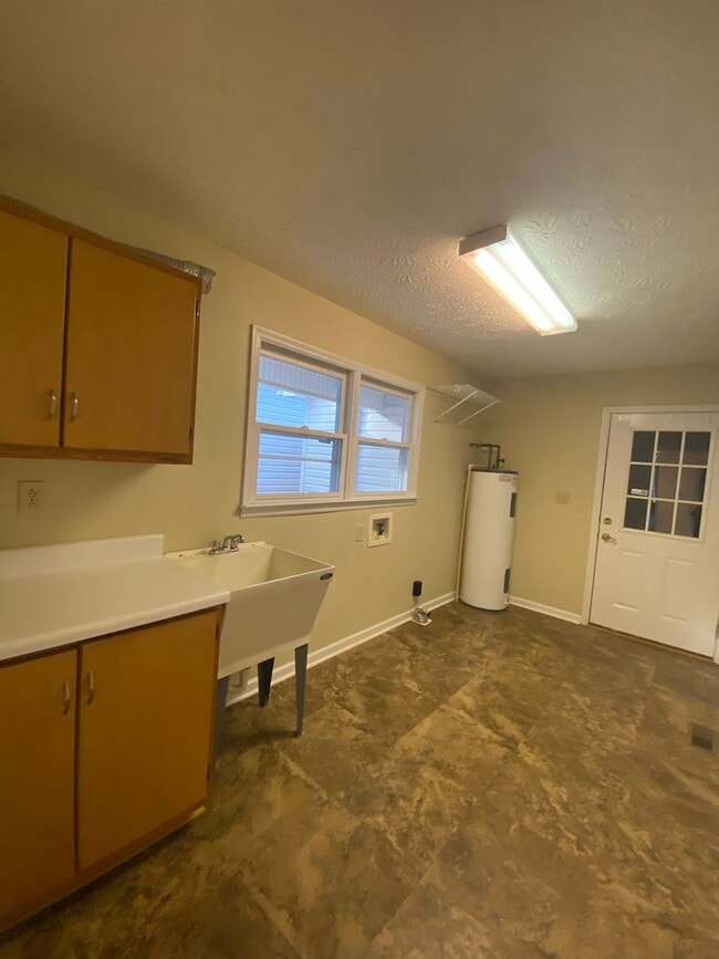 Photo - 215 Francis St W