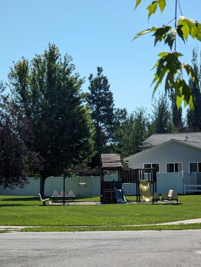 Photo - 140 Barron Way