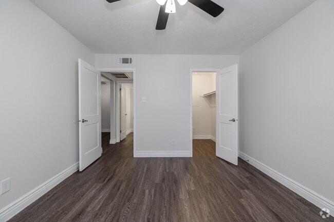 1BR, 1BA - 667SF - Bedroom