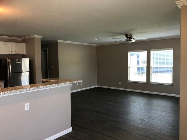 Building Photo - 109 Varsity Dr Unit 109 Room C