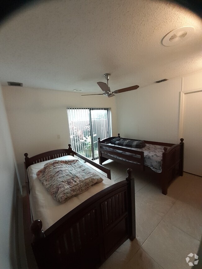 Building Photo - 2482 SE Drayton Rd Rental