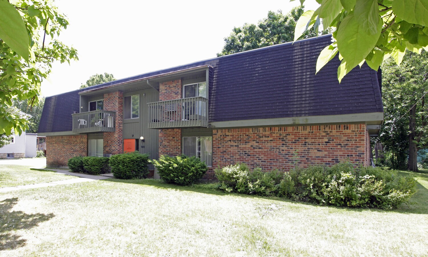 Photo - 940 W Grand Ave