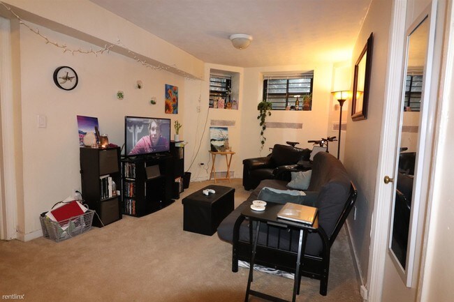 Photo - 2 br, 1 bath - 1961 Commonwealth Ave 6