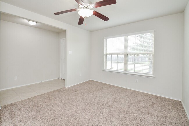 Photo - 4503 Stolz Trail