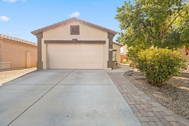 Building Photo - 3 Bedroom Home Located in Sycamore Park