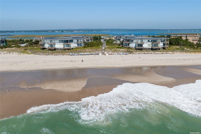 101 Dune Rd B18/19  