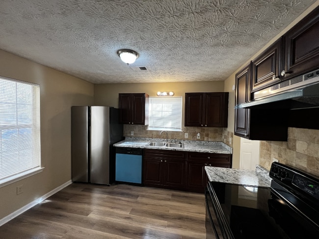 Photo - 6635 Meadow Green Cir