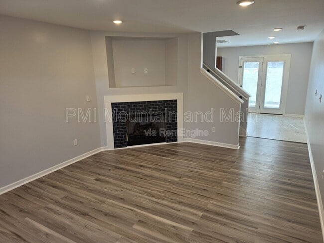 Photo - 25 Barnett Shoals Dr
