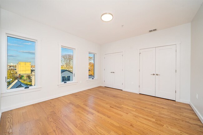 Photo - 541 42nd St Unit 4A