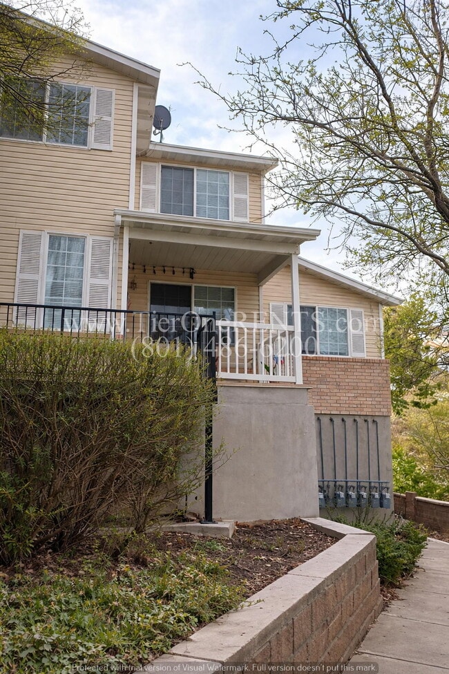 Building Photo - No deposit option for qualified renters