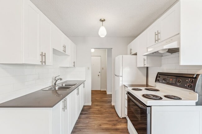 Photo - Gorge Towers