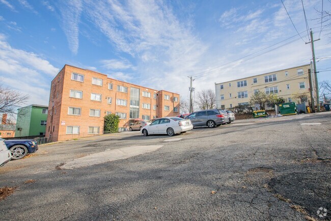 Building Photo - Lovely 2 BR/1 BA Apartment in Barry Farms!