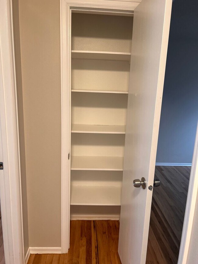 Photo - Big roomy 4 bedroom / 2 living room house