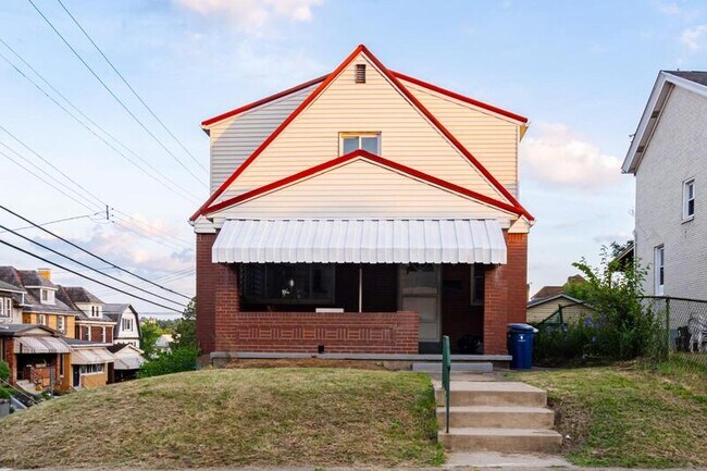 Photo - 448 Eureka St