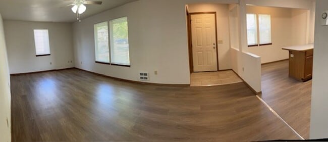 Photo - $1,495 / 2br - 947ft2 - Newly updated 2 bed 1 bath Northside House #1527 Dog Friendly!