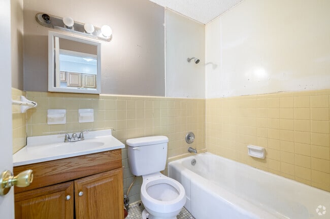 Bathroom - Meredith Manor Apartments