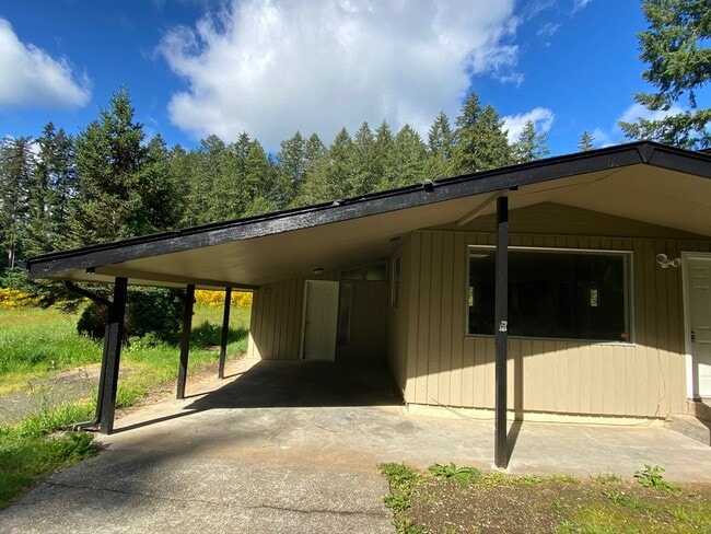 Photo - 2 Bedroom 1 bath with carport and yard