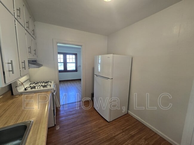 Photo - 661 Dawson St