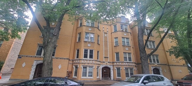 Building Photo - 6452 N Bell Ave Unit 1
