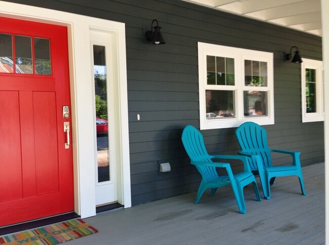 Enjoy your front porch! - 320 N Bozeman Ave Unit A