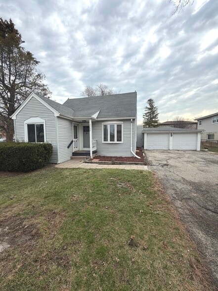 2209 Douglas Ave