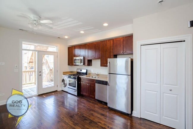 Photo - Lincoln Park renovated apartments! Unit 649-2F