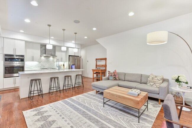 Living room - 15 Grant Cir NW Unidad 2