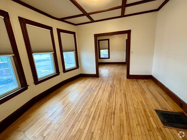 Building Photo - 40 Silver St Rental