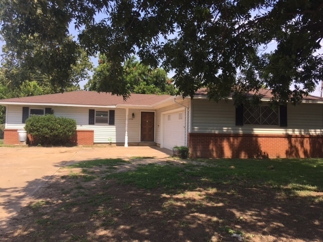 Building Photo - 1720 Pawhuska Ave