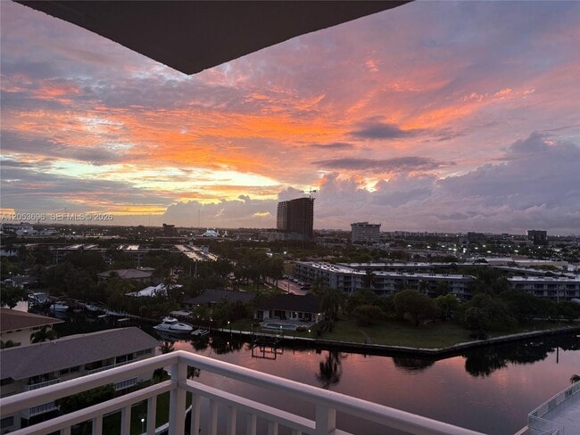 Building Photo - 427 Golden Isles Dr Unit 10d