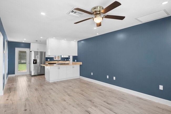 Photo - Renovated 3 Bed, 2 Bath Annual Rental in Naples Park