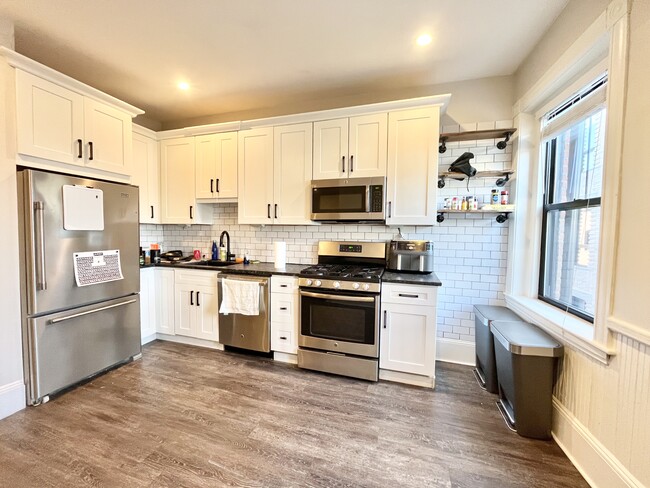 Building Photo - 1520 Tremont St