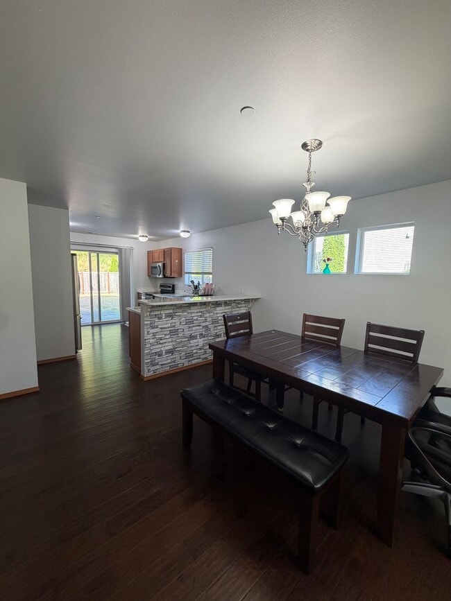 1479 Burnside Pl
