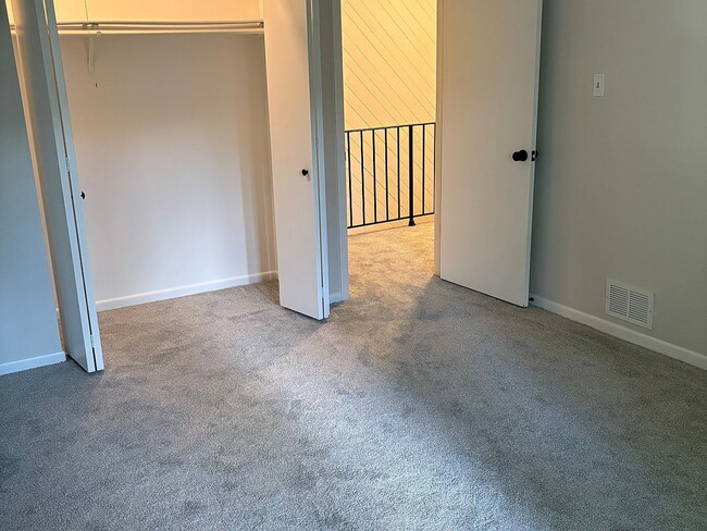 Photo - 410 Sunnybrook Ln