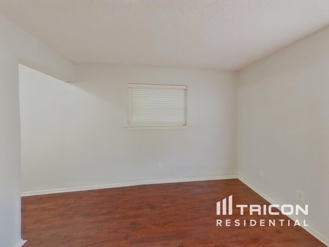 Photo - 1916 Tracey Cir